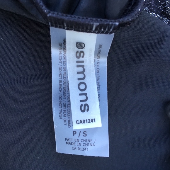 LIKE NEW | Off Shoulder | Black Metallic | Maillot with metal detail - Picture 10 of 11